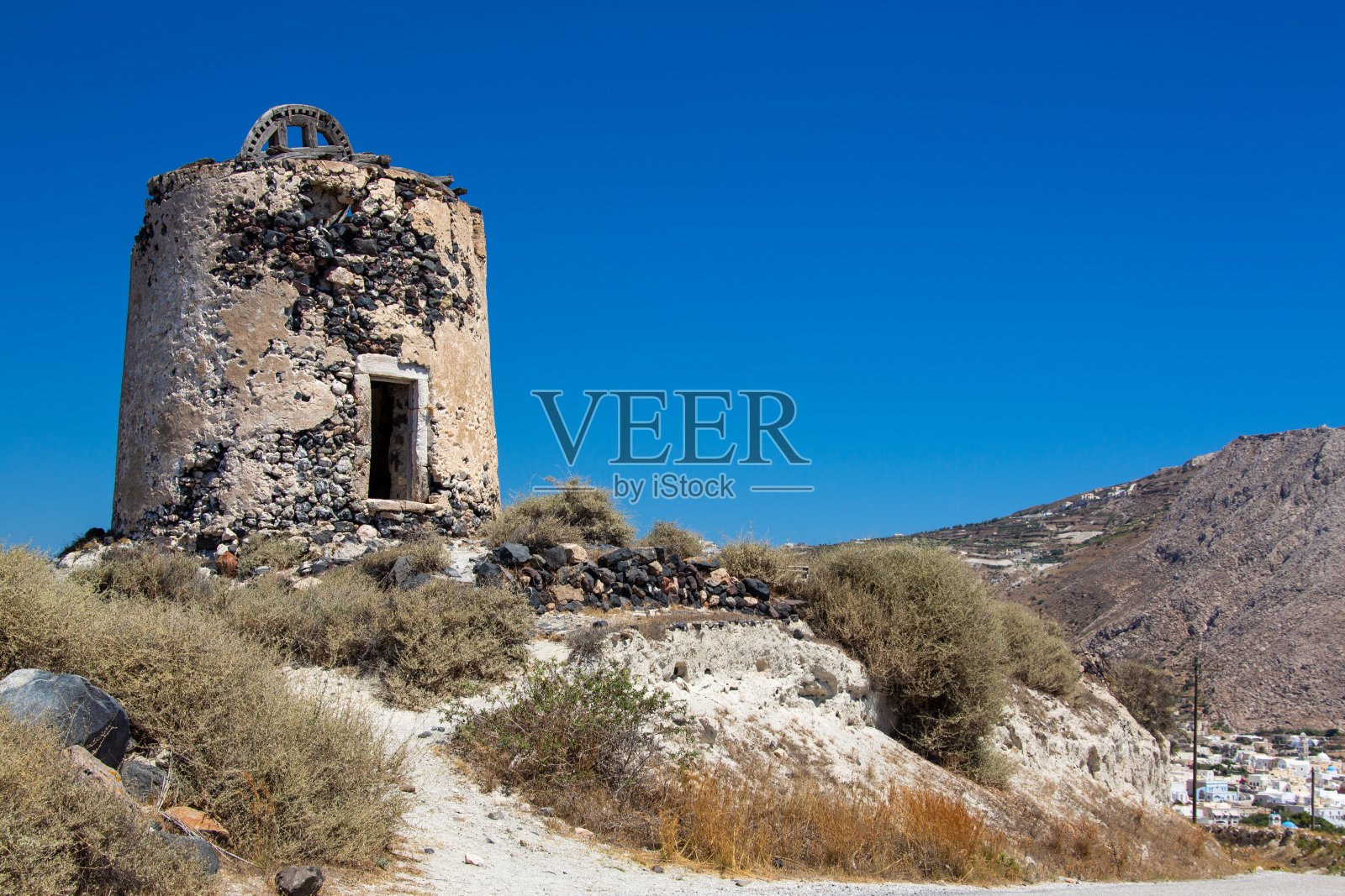 圣托里尼岛Emborié上的风车废墟照片摄影图片