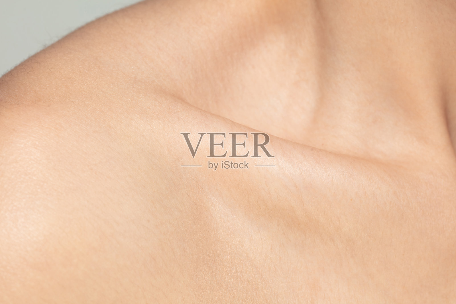 近距离的美丽的犹太女人的肖像孤立在工作室的背景。美容、时尚、护肤、化妆品概念。细节。照片摄影图片