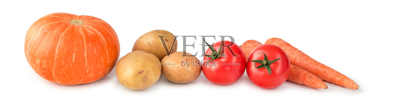 南瓜、土豆、西红柿和胡萝卜并排躺在白色的背景上。健康的蔬菜。照片摄影图片