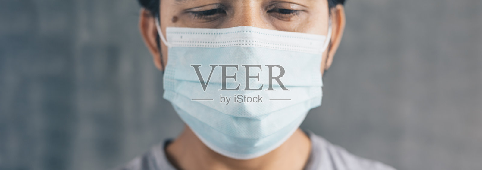 男人戴上防护面具照片摄影图片