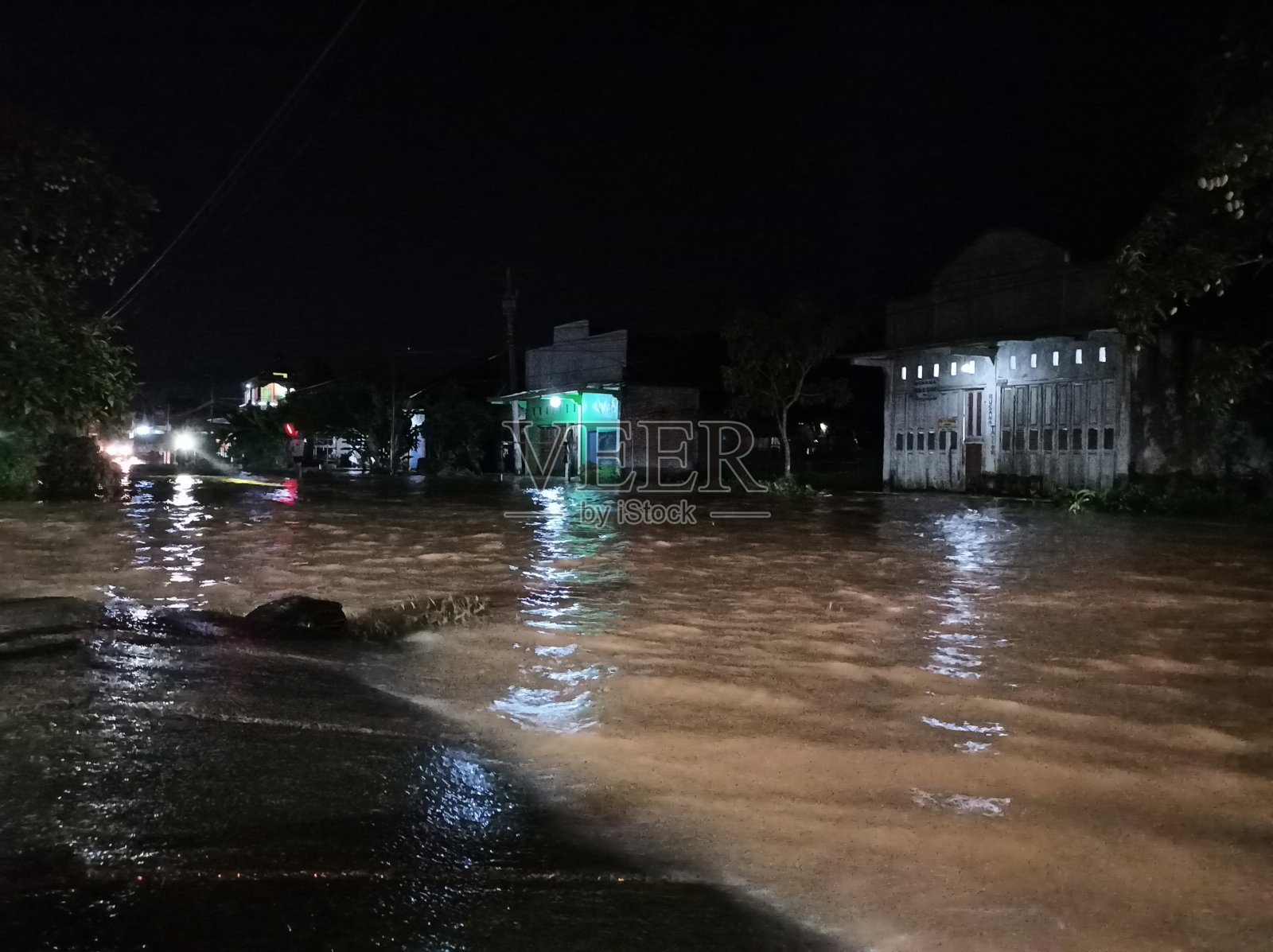 爪哇南部的洪水芝拉扎照片摄影图片