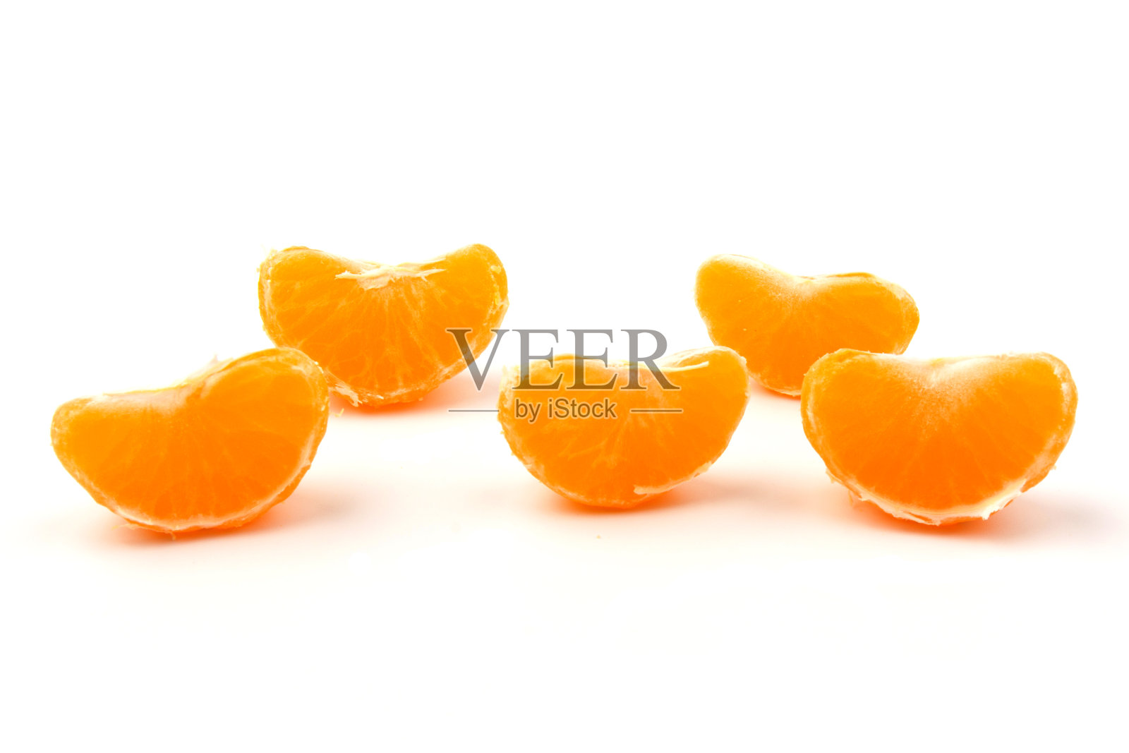 白色背景上的橘子蜂蜜Murcott，金色的橘子庆祝中国的节日。照片摄影图片