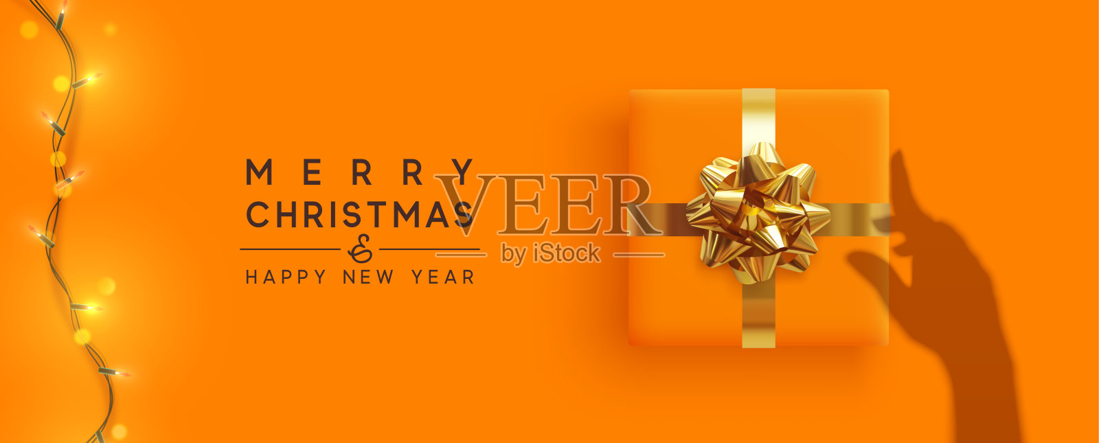 圣诞快乐，新年快乐。背景与现实的礼盒，明亮的圣诞灯花环。剪影从手中握着圣诞礼物。创意贺卡，节日横幅。插画图片素材