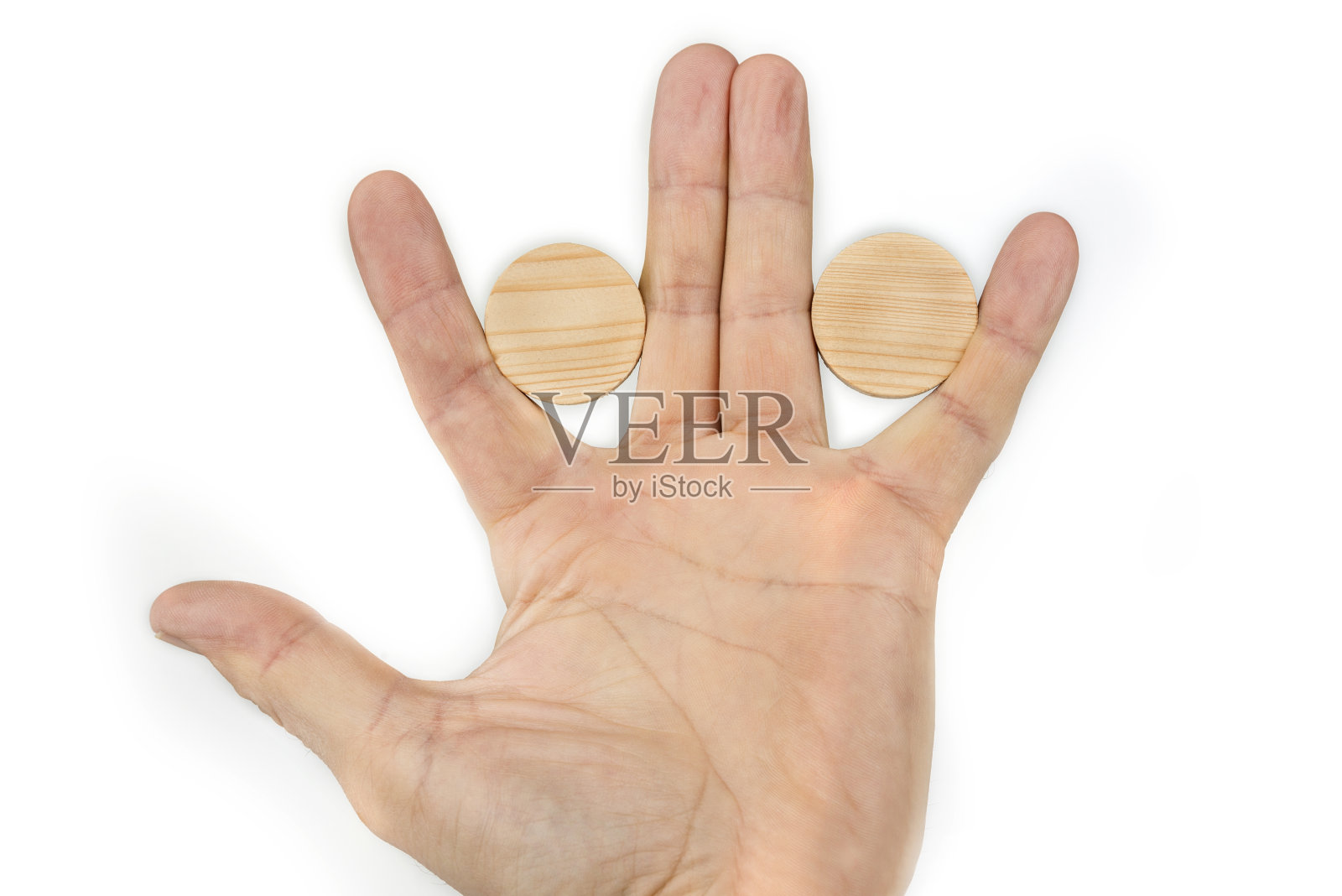 手张开，用木圈表示概念或动机符号照片摄影图片