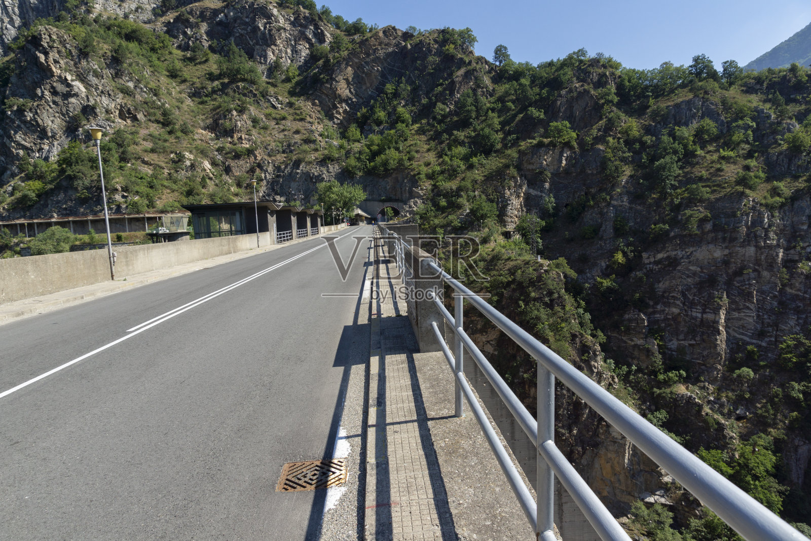 保加利亚Rhodopes山的克里希姆水库照片摄影图片