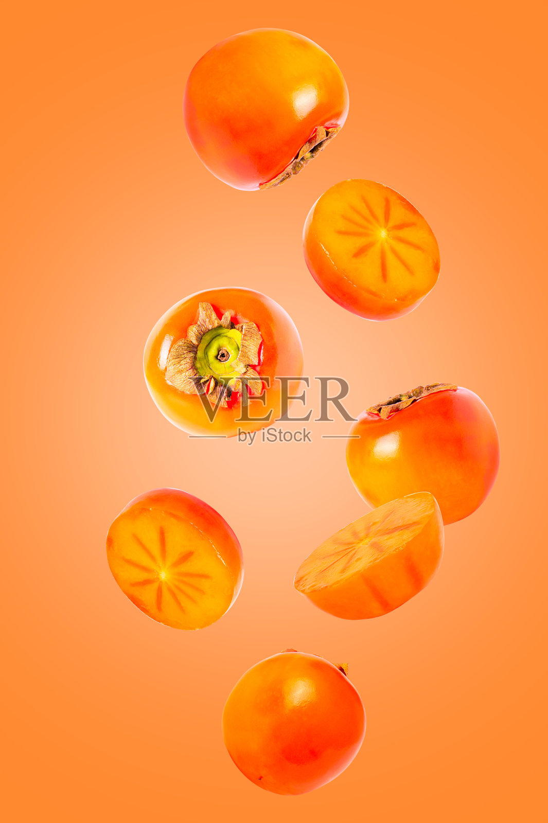 在橙色背景的空气中孤立的卡其布水果照片摄影图片