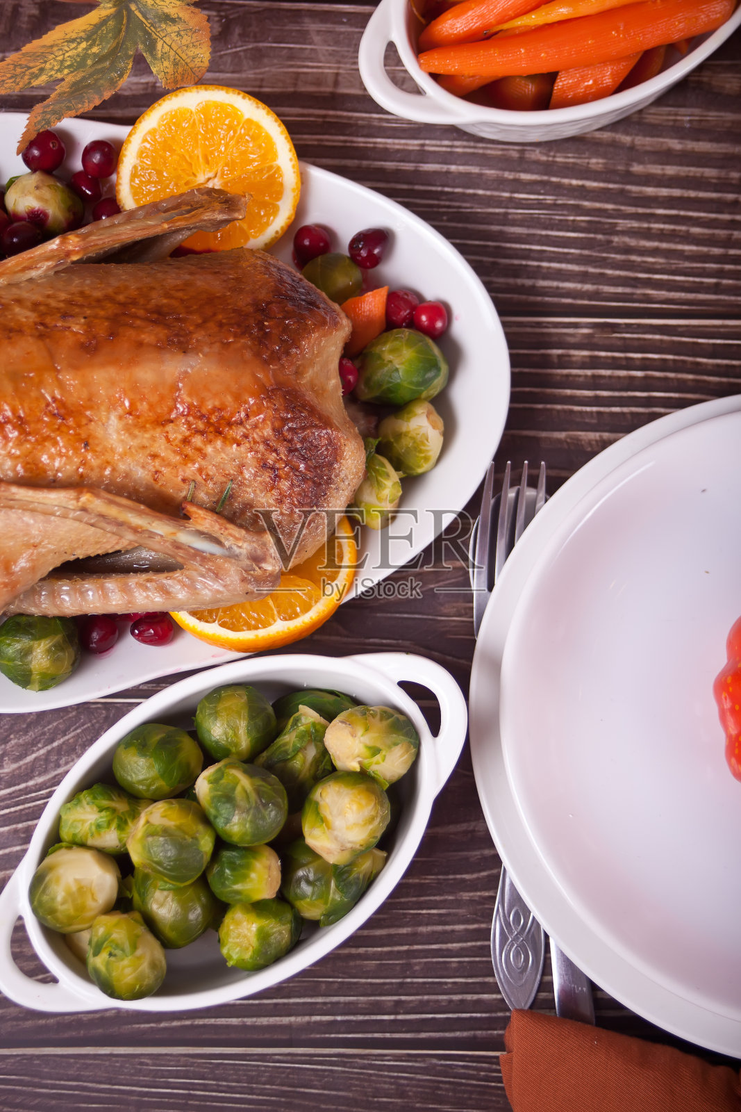 秋天表设置。感恩节大餐和秋季装饰。照片摄影图片