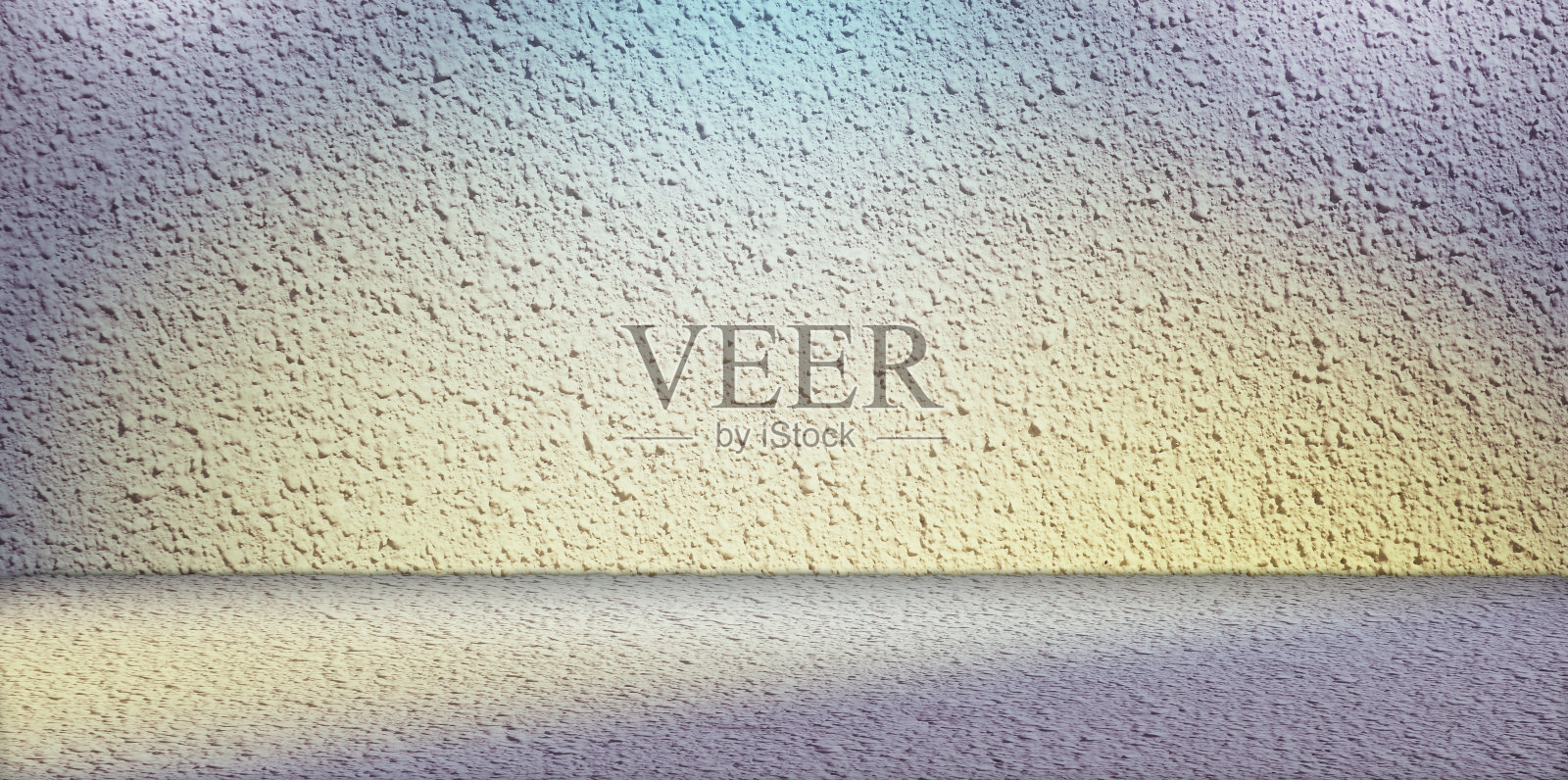 空灯灰泥墙照明与五颜六色的灯，工作室房间展示您的产品。来自地板和墙壁的背景。照片摄影图片