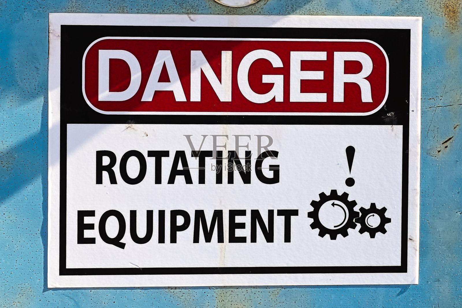 一个危险旋转设备标志的特写照片摄影图片