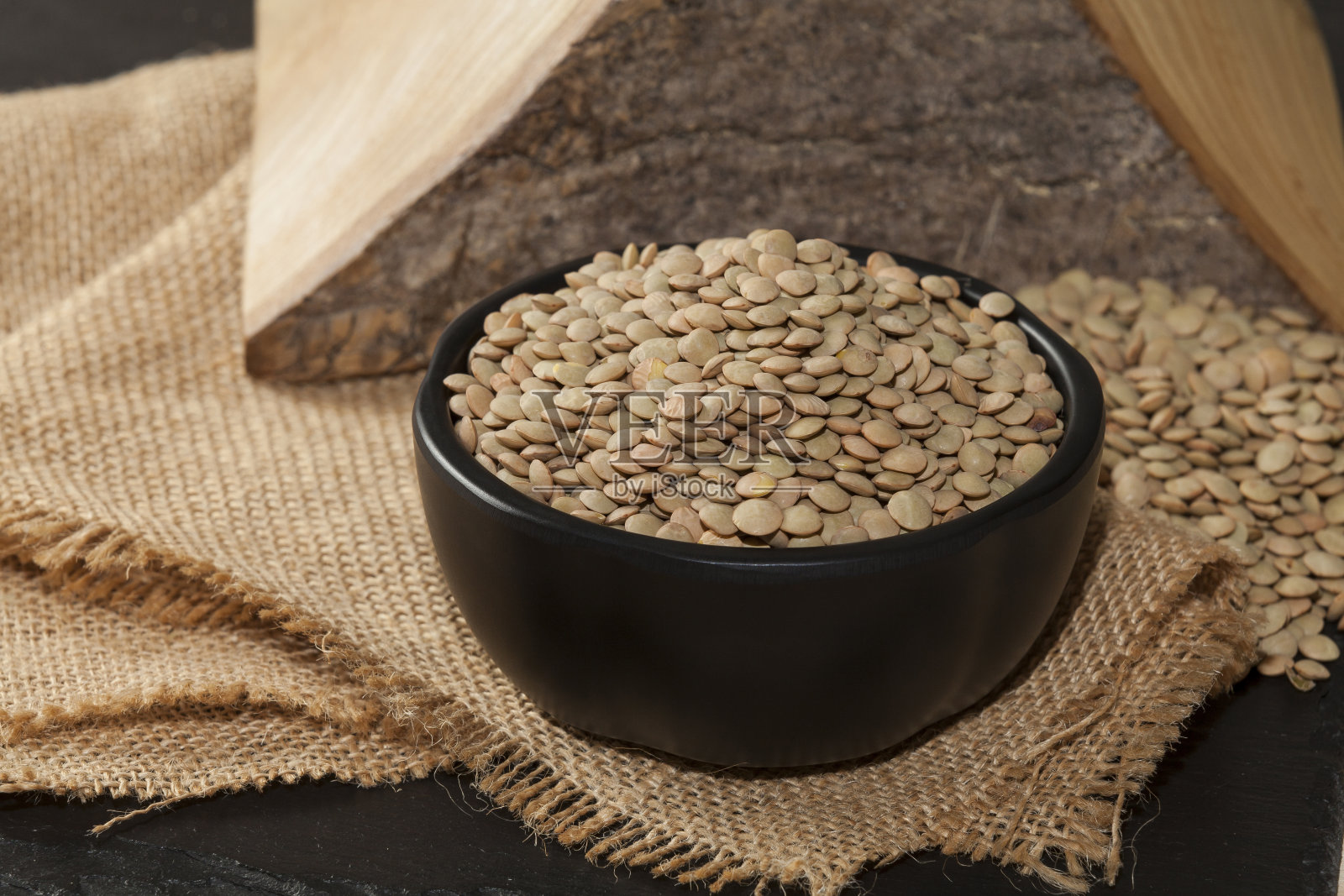 小扁豆-透镜烹饪;富含营养物质的食物。照片摄影图片