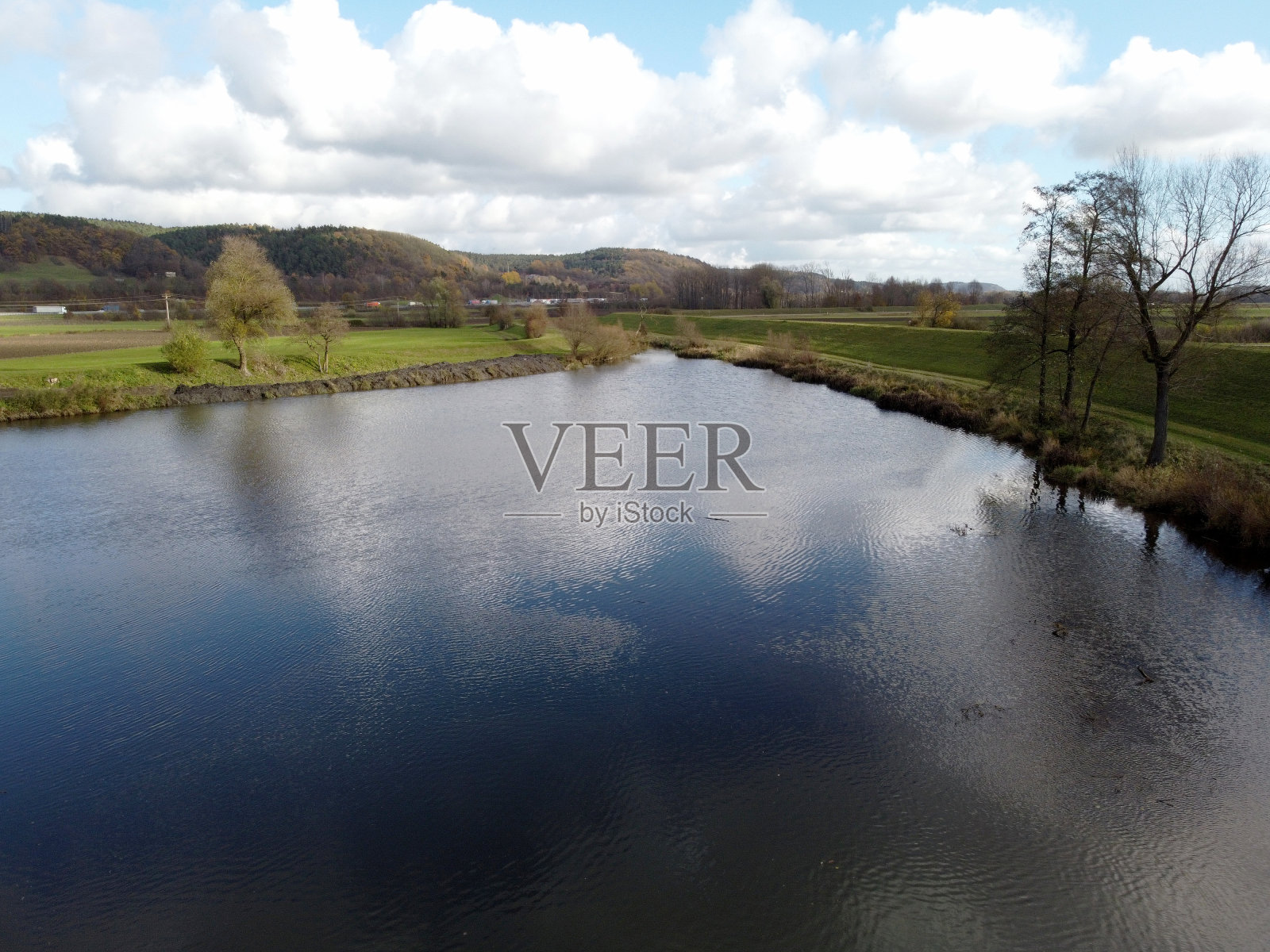 多瑙河上Wörth附近的巴伐利亚上普法尔茨多瑙河地区的夏末风景照片照片摄影图片