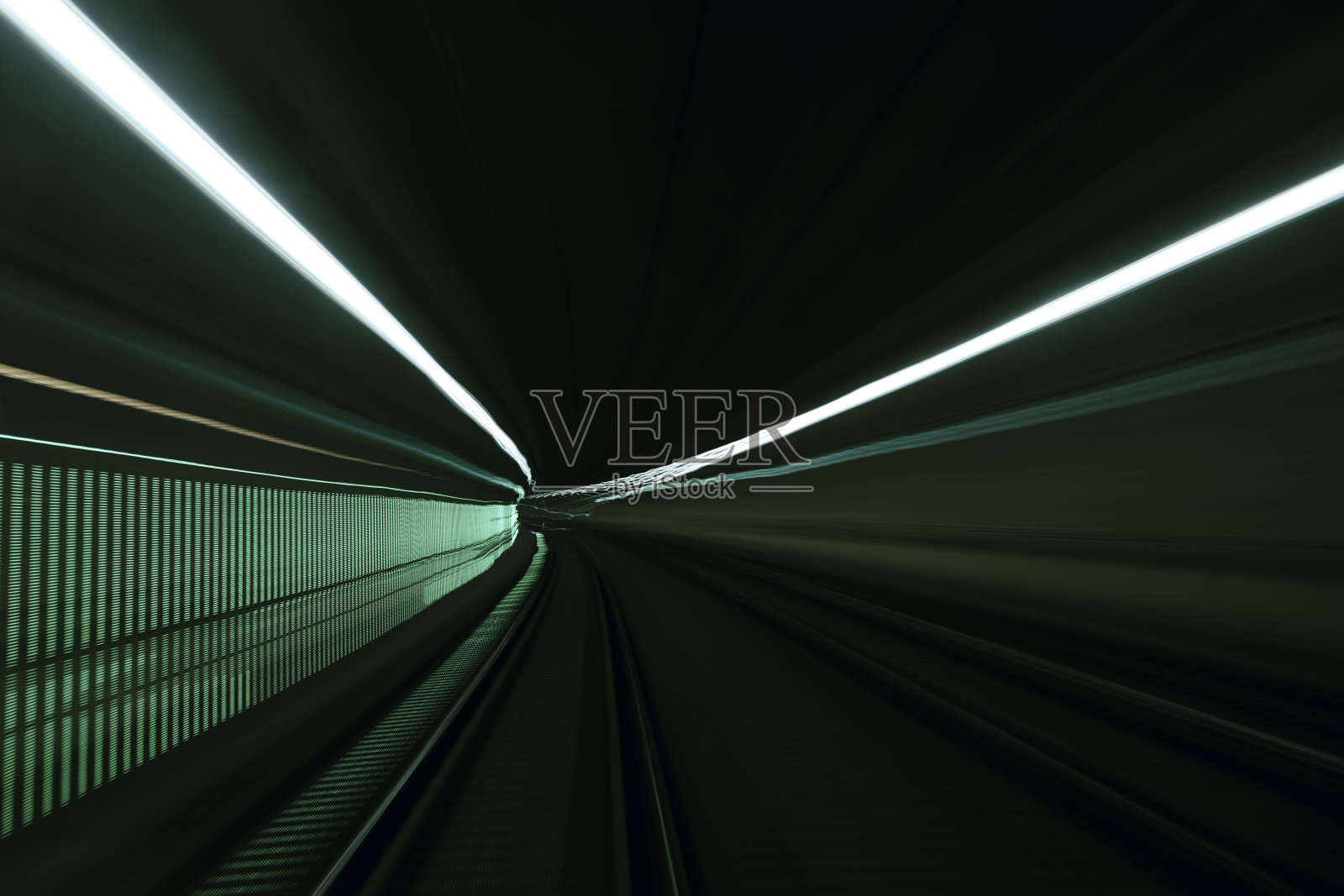 隧道长曝光运动光迹照片摄影图片