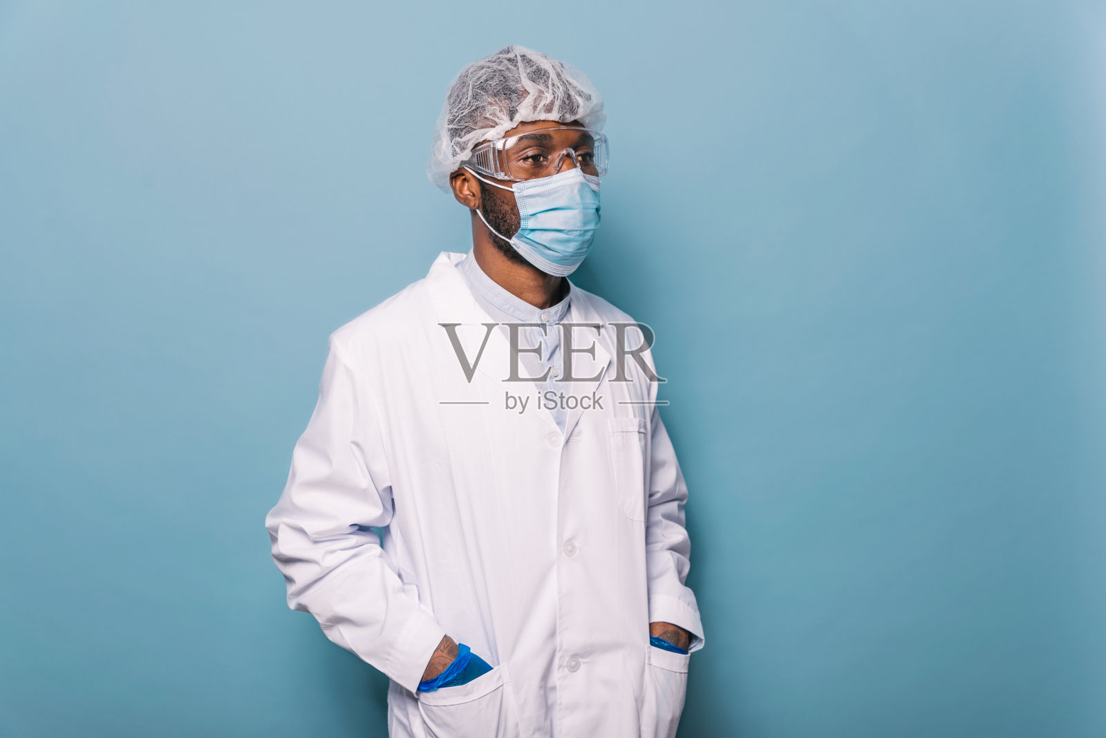 佩戴防护设备的医生照片摄影图片