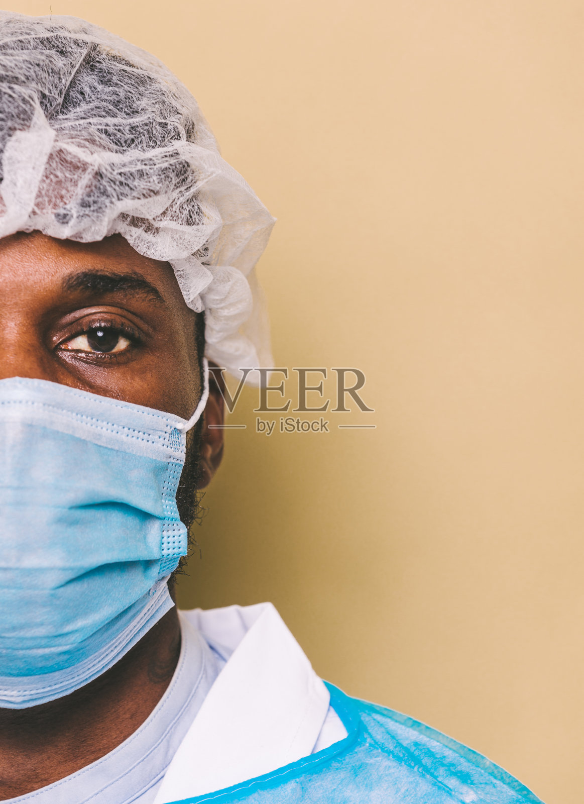 佩戴防护设备的医生照片摄影图片