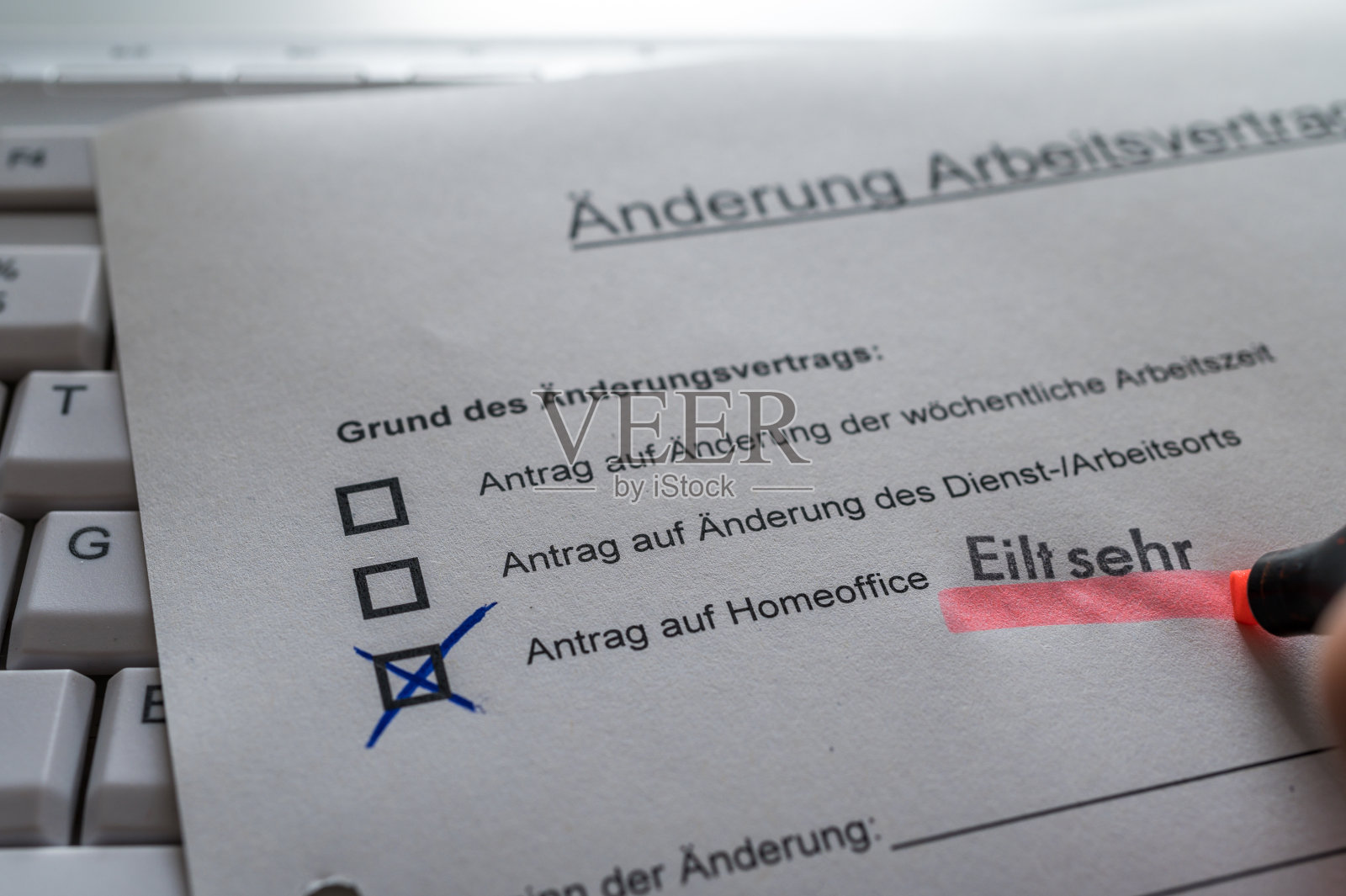 紧急申请工作地点变更至家庭办公室照片摄影图片