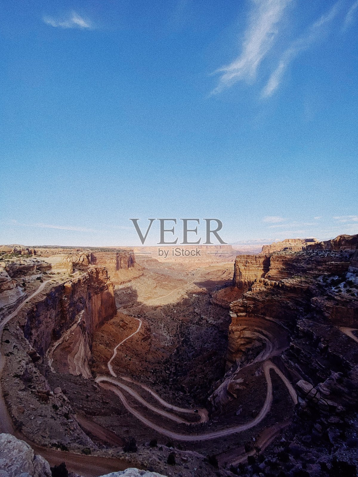 漫长而曲折的沙漠之路照片摄影图片