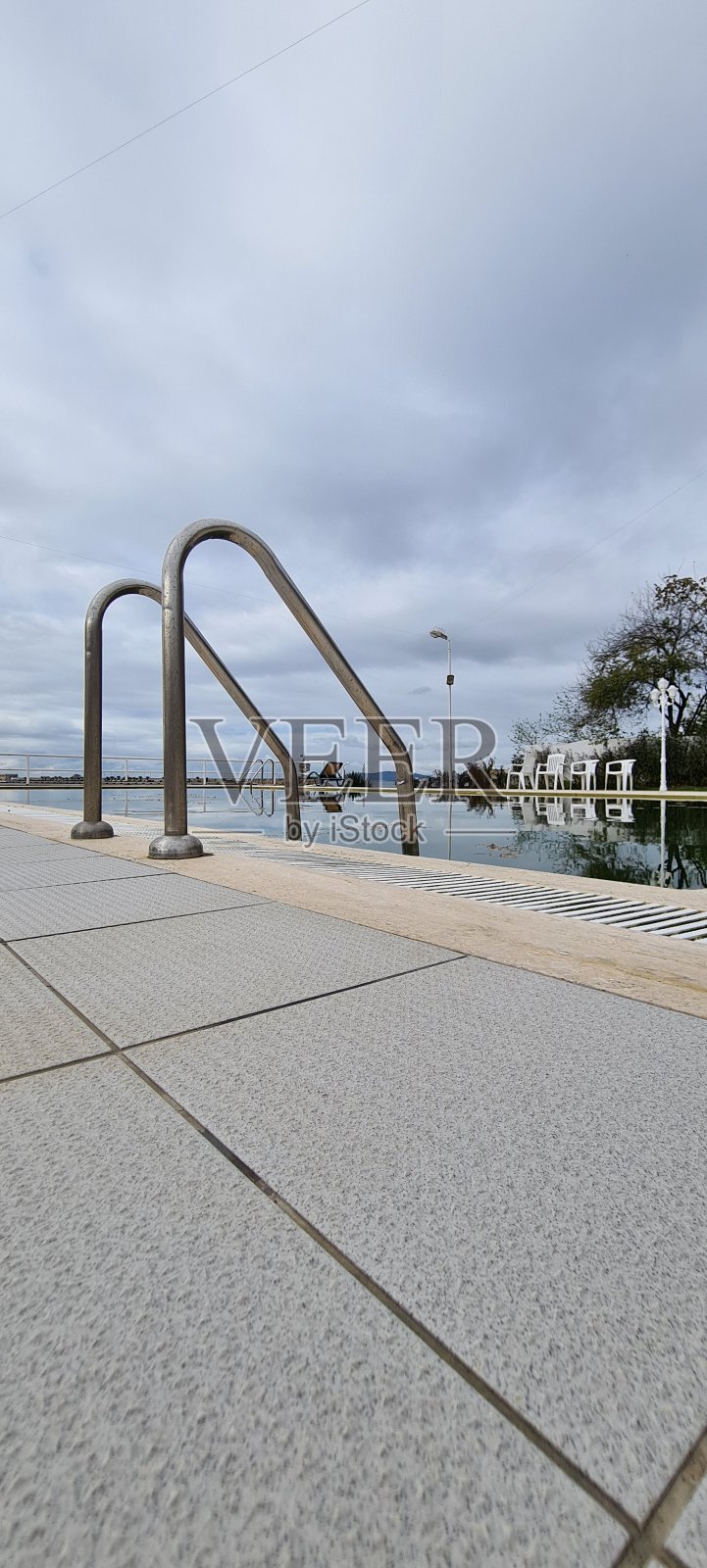 游泳池，冬天，土耳其，伊斯坦布尔照片摄影图片