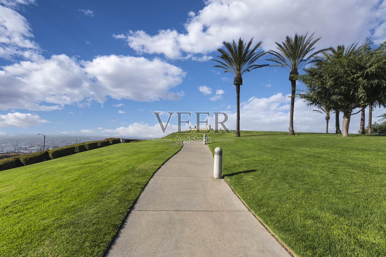 加州长滩多云的信号山公园照片摄影图片