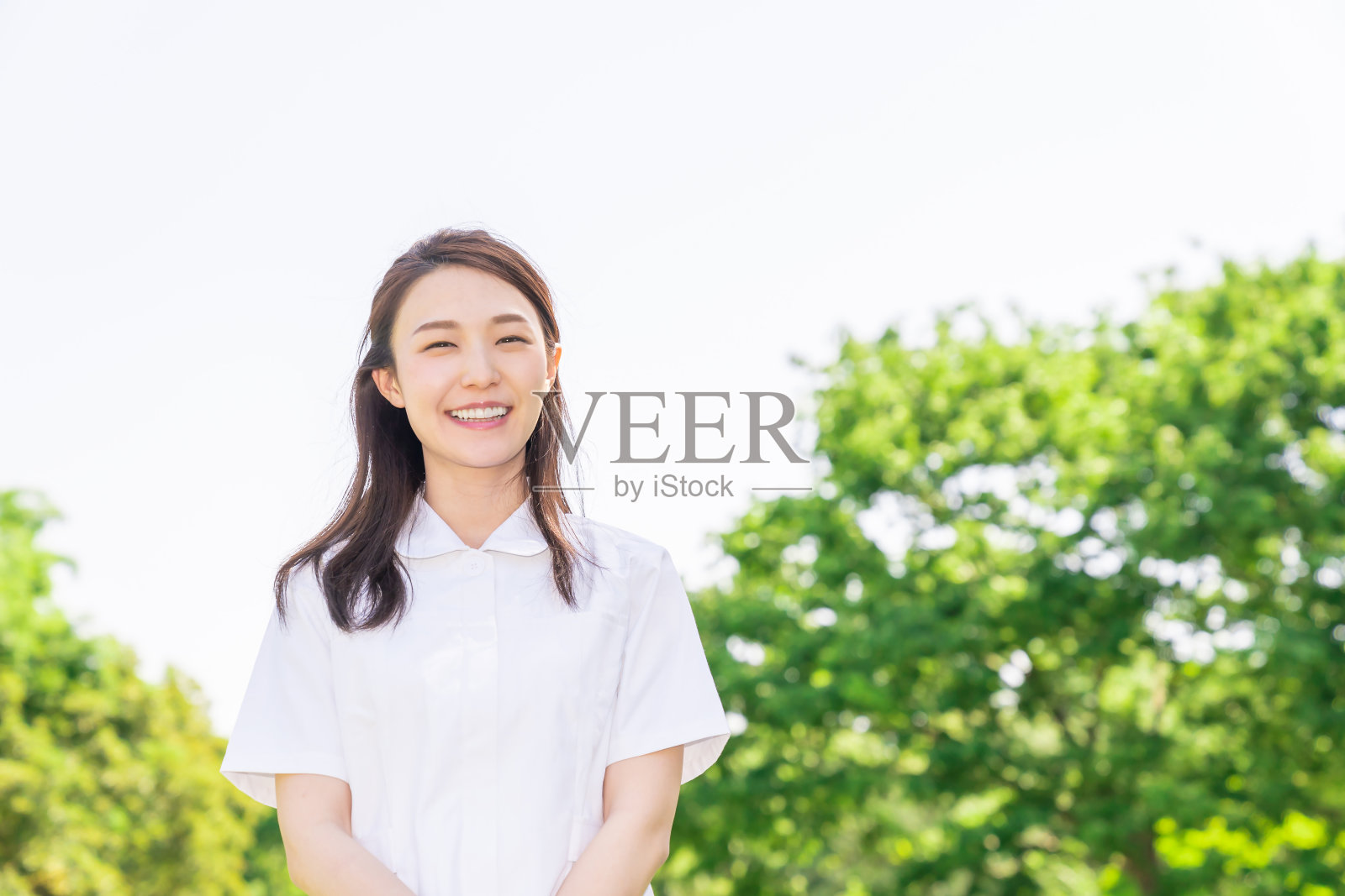 亚洲的微笑护士，户外照片摄影图片