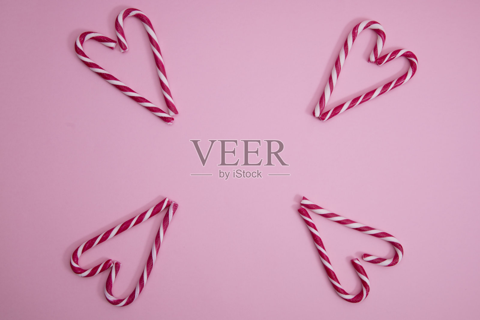 圣诞拐杖糖，粉色背景照片摄影图片