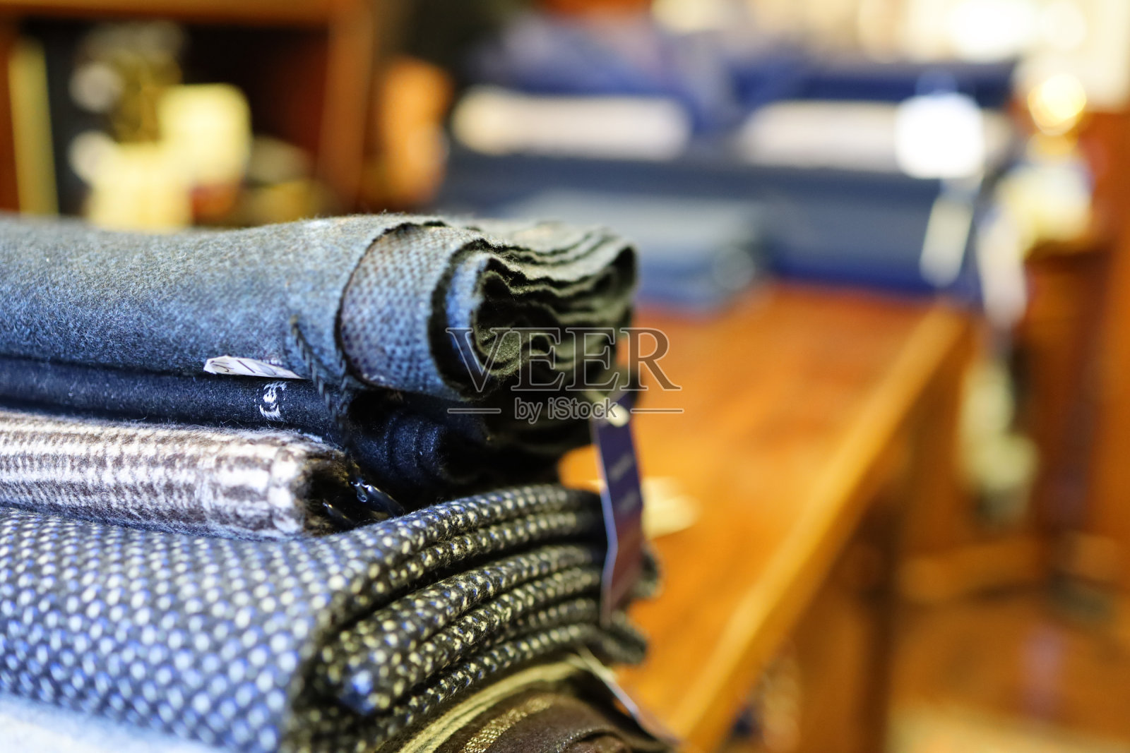 裁缝店男式服装的面料样品照片摄影图片