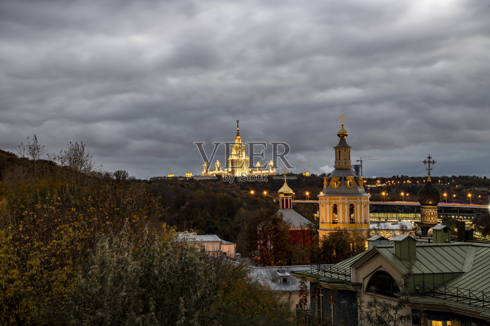 晚上的城市照片摄影图片