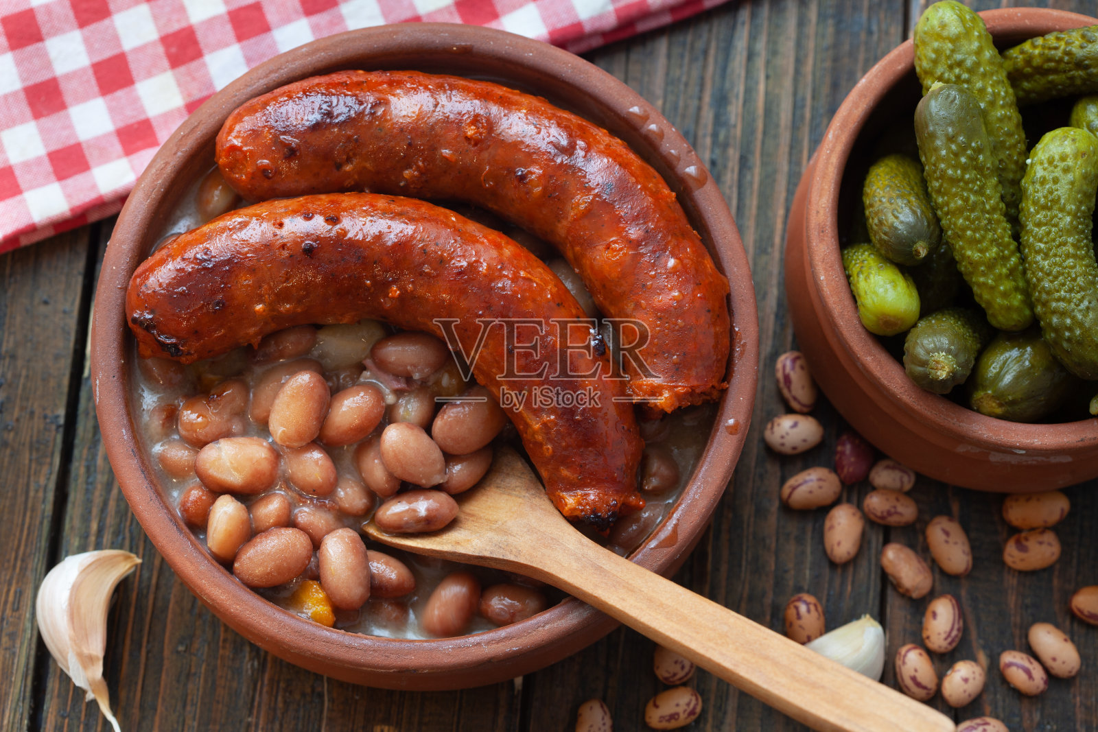 腊肠烘豆照片摄影图片