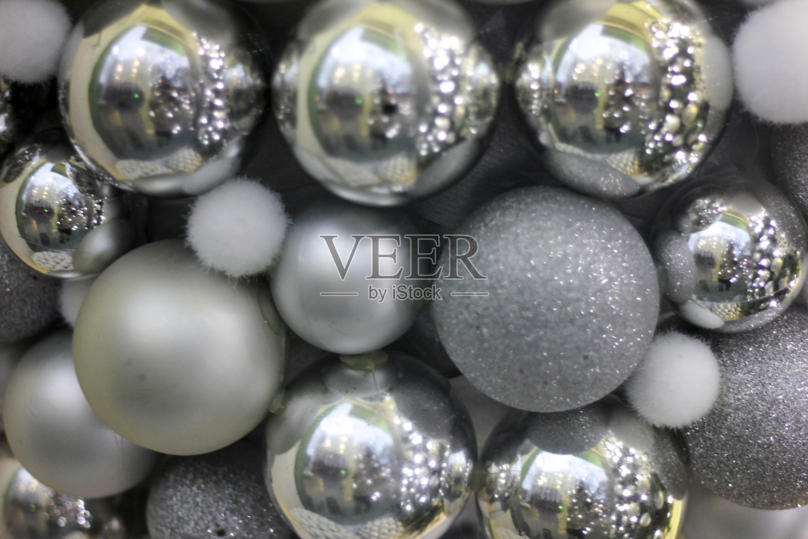 无缝背景与银色圣诞球照片摄影图片