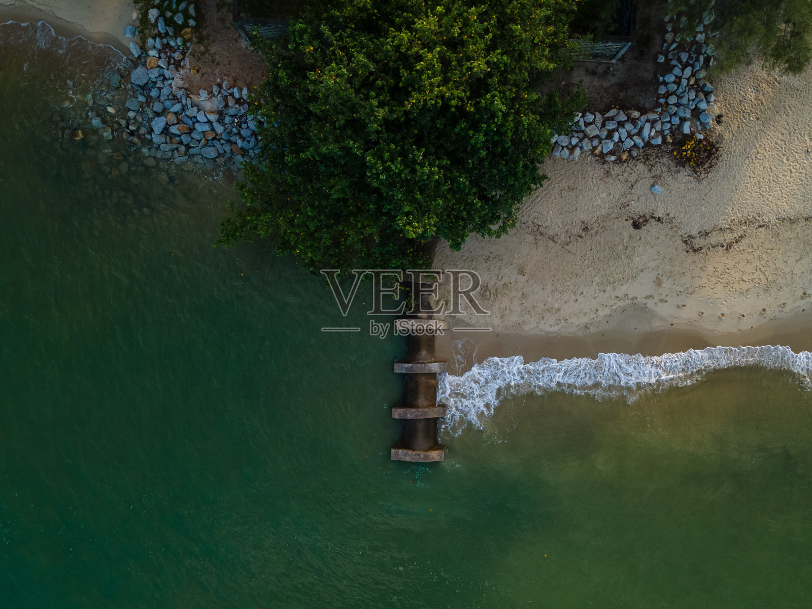 廖内泳滩鸟瞰图照片摄影图片