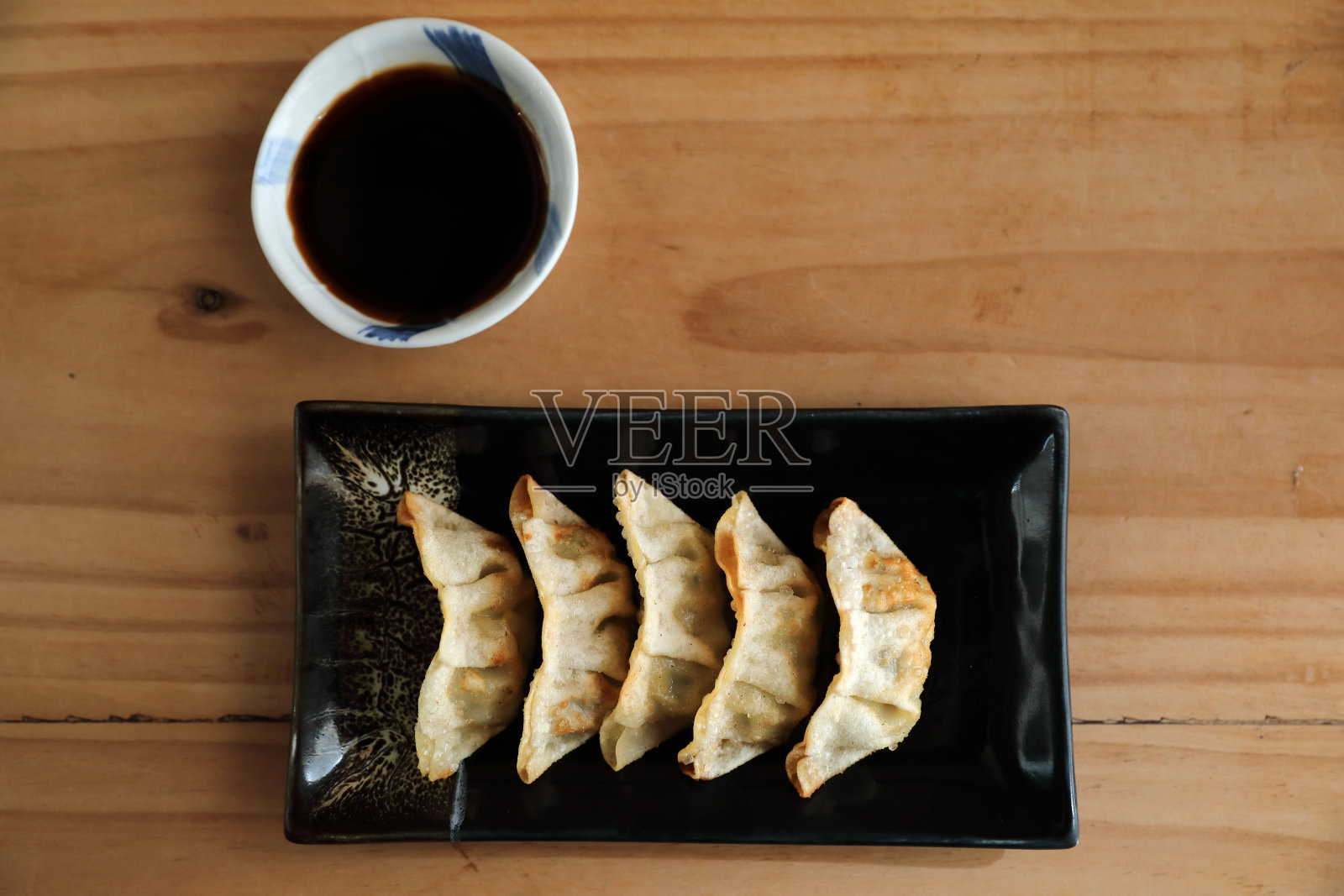 日式团子饺子的近景照片摄影图片