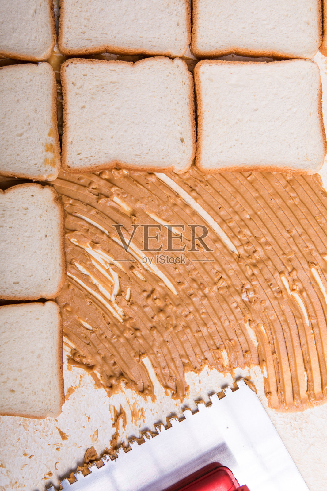 建筑师面包与花生酱的创意吐司照片摄影图片