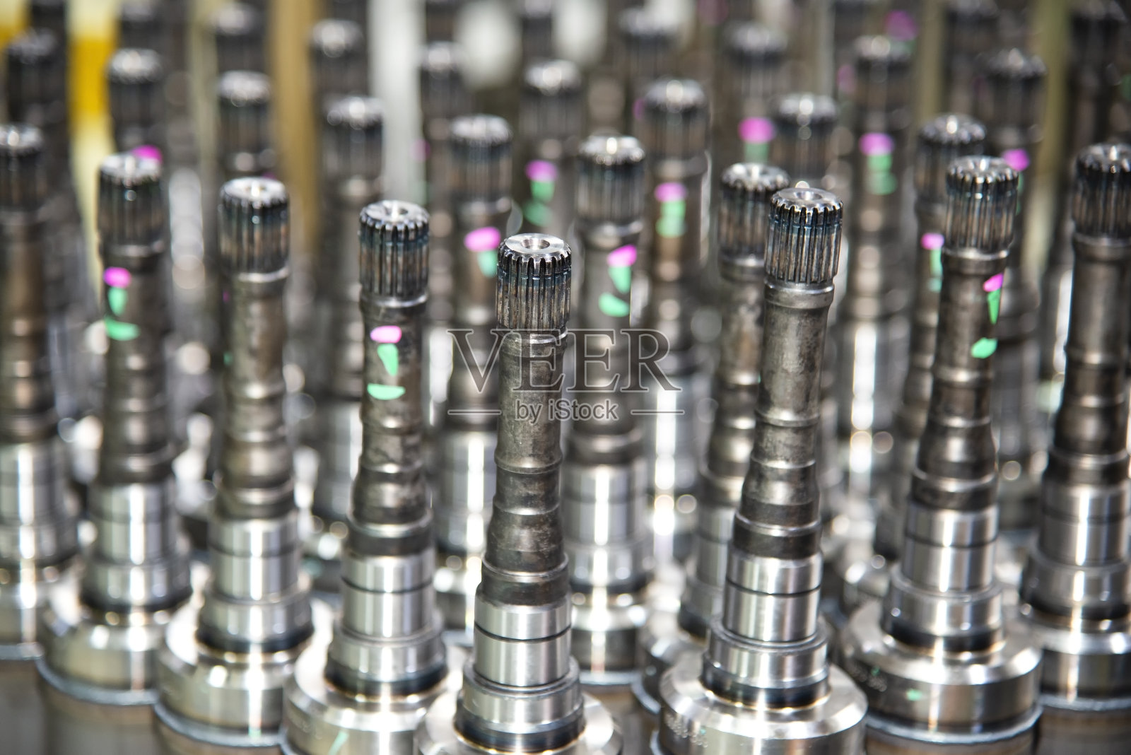 机器零件工厂堆上的轴照片摄影图片