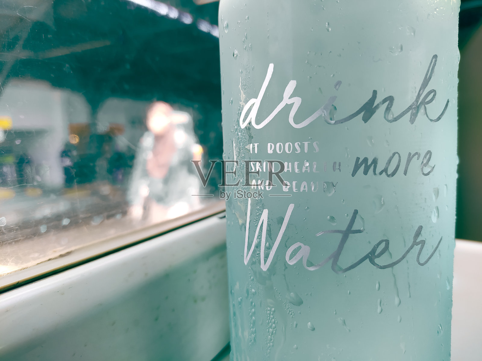 喝水照片摄影图片