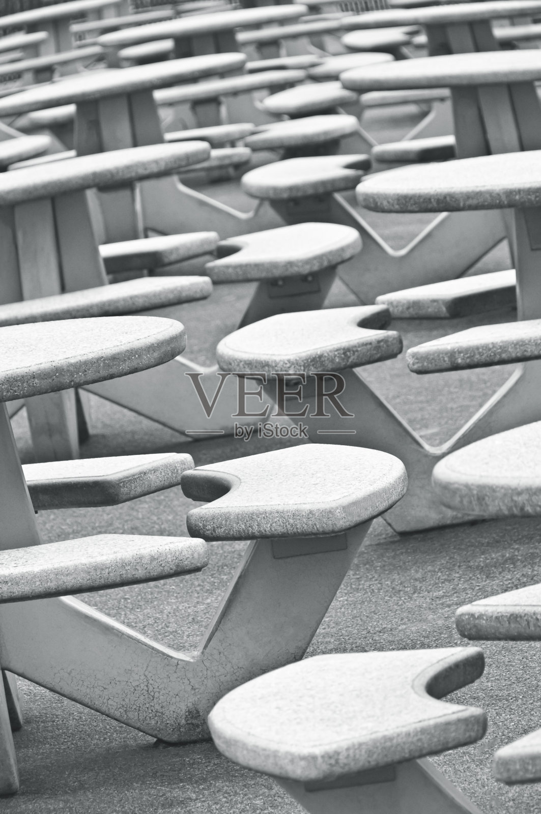 空桌子和椅子照片摄影图片