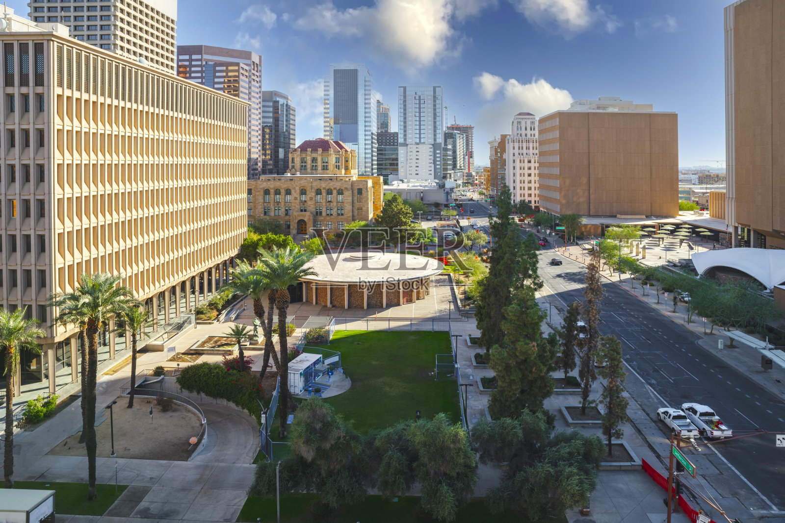 亚利桑那州凤凰城市中心的天际线照片摄影图片