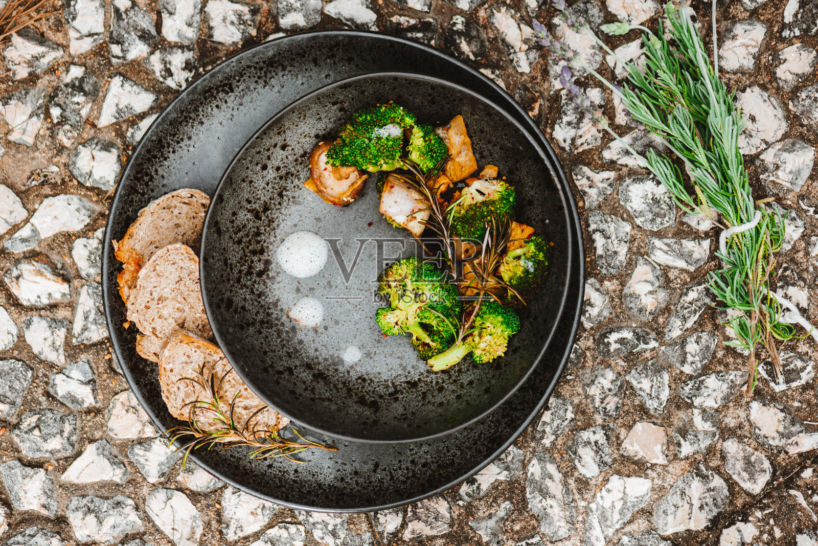 户外厨房意大利风格-烤蔬菜照片摄影图片