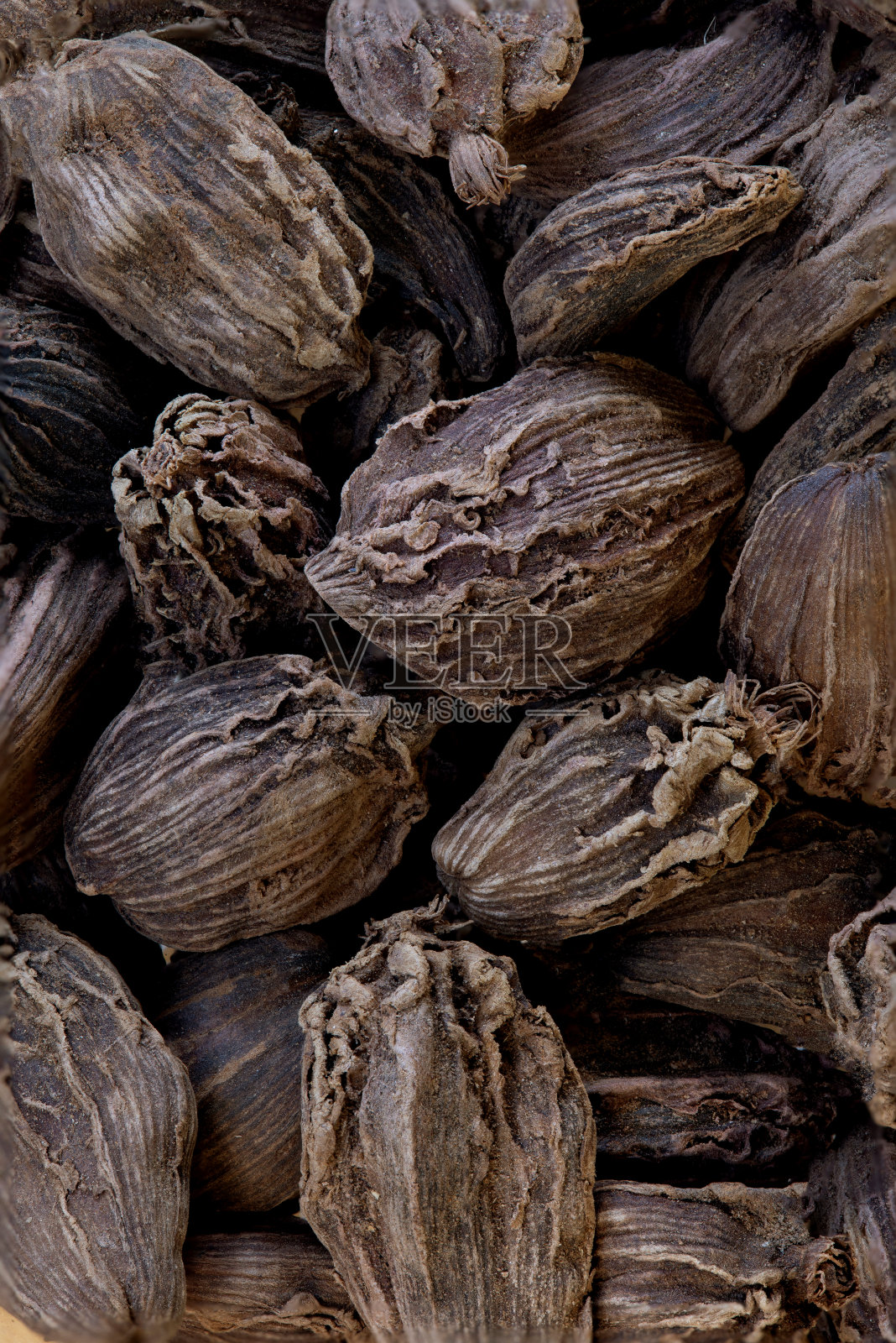 微距拍摄的异国香料黑小豆蔻从印度照片摄影图片