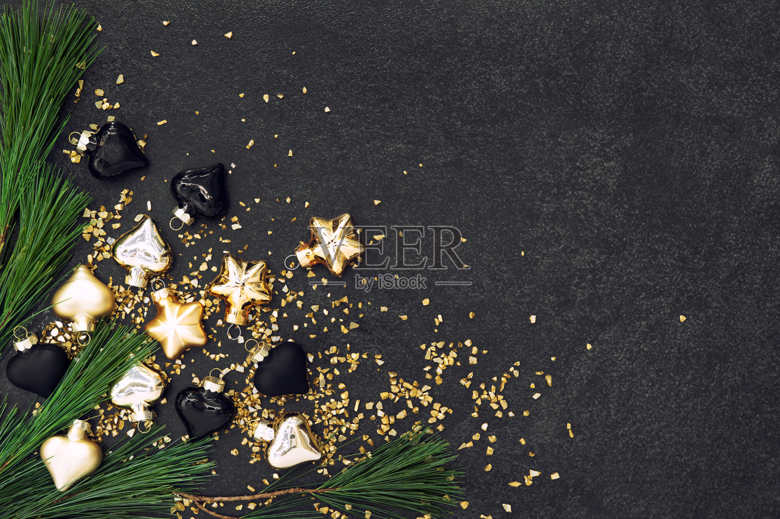 金色的黑色装饰圣诞树的树枝照片摄影图片