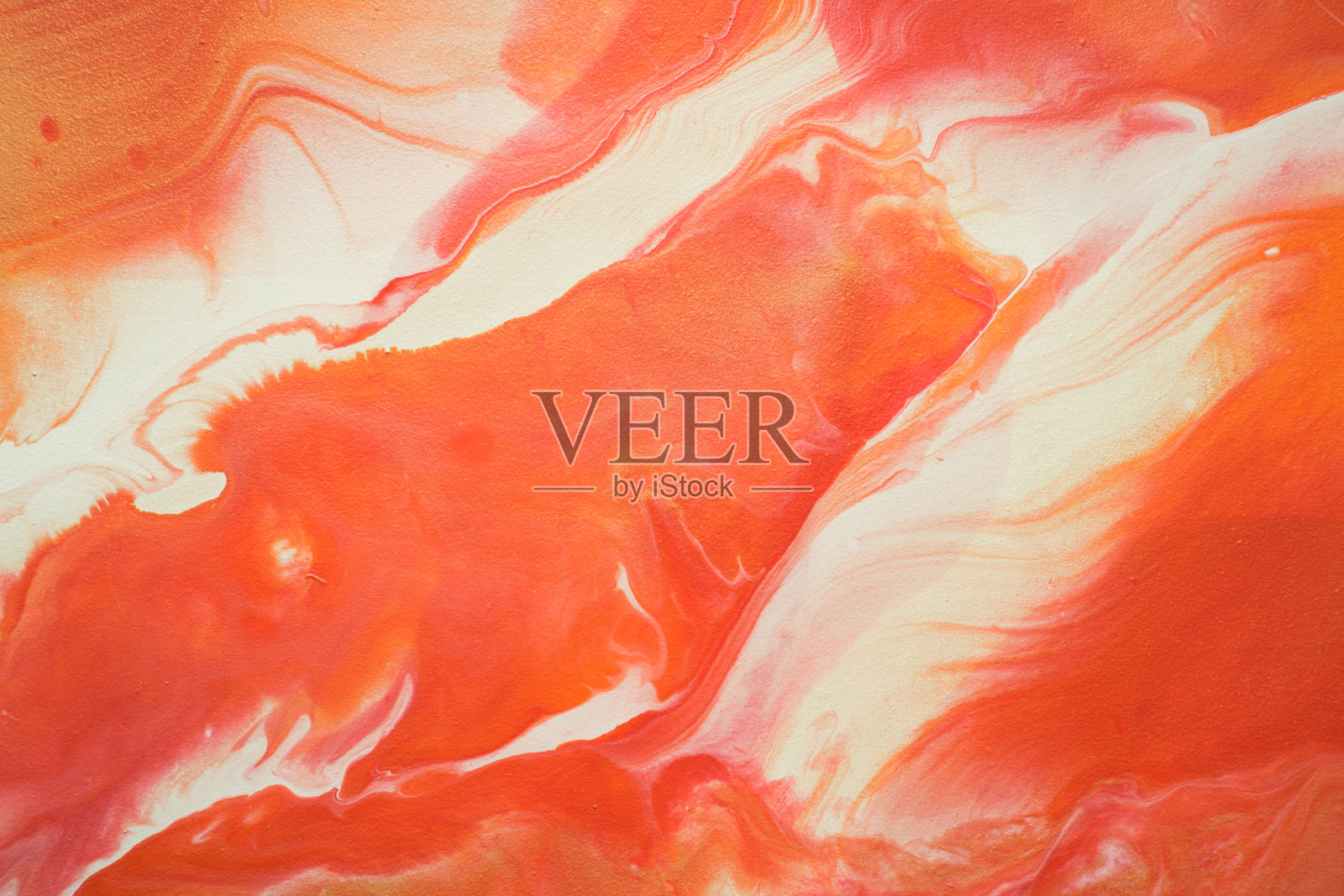 Suminagashi是一种古老的日本大理石花纹艺术。纸纹大理石花纹是一种水性表面设计的方法，可以产生类似光滑大理石或其他石材的图案。照片摄影图片