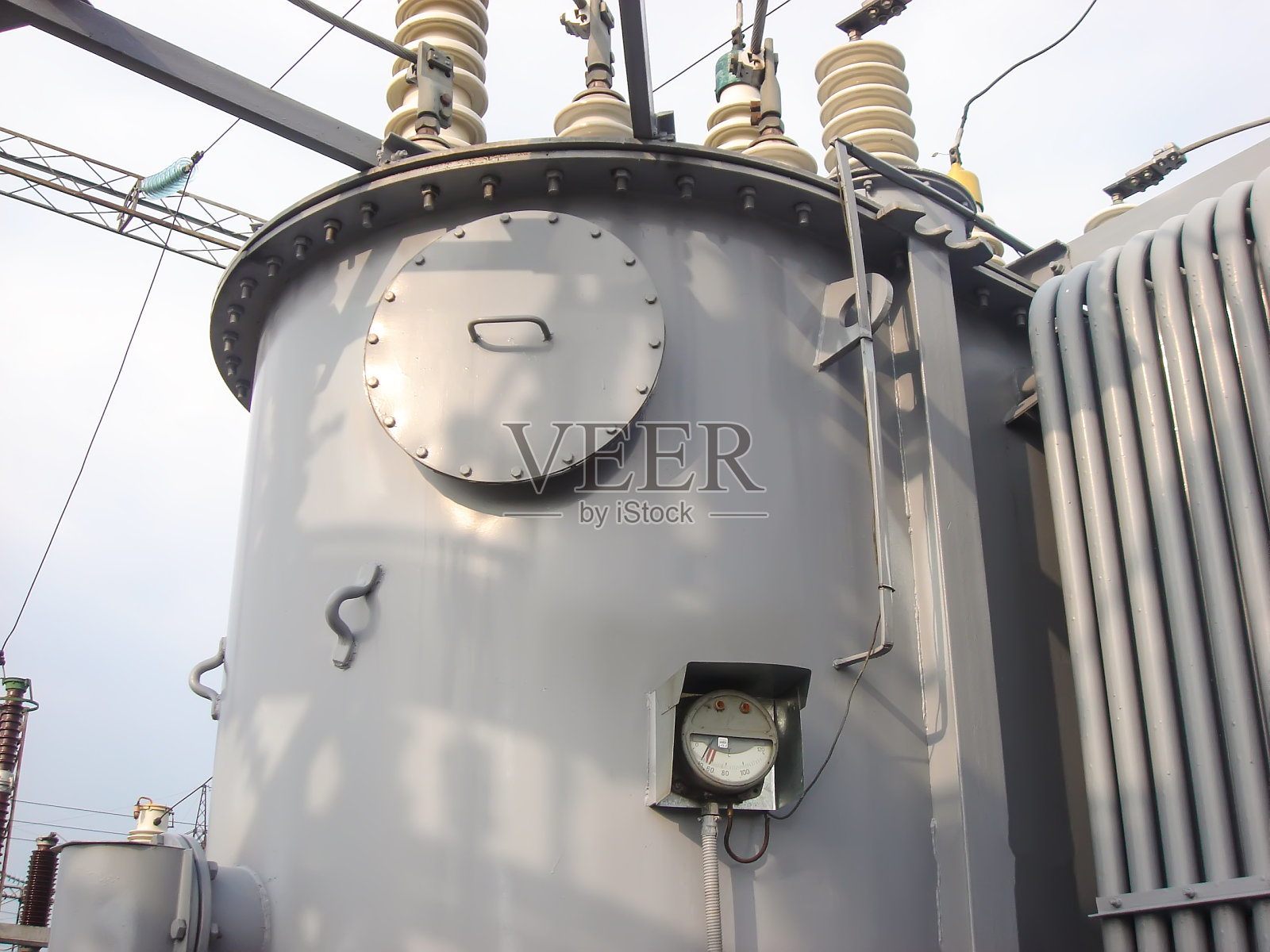 电力变电站的细节。终端连接。照片摄影图片