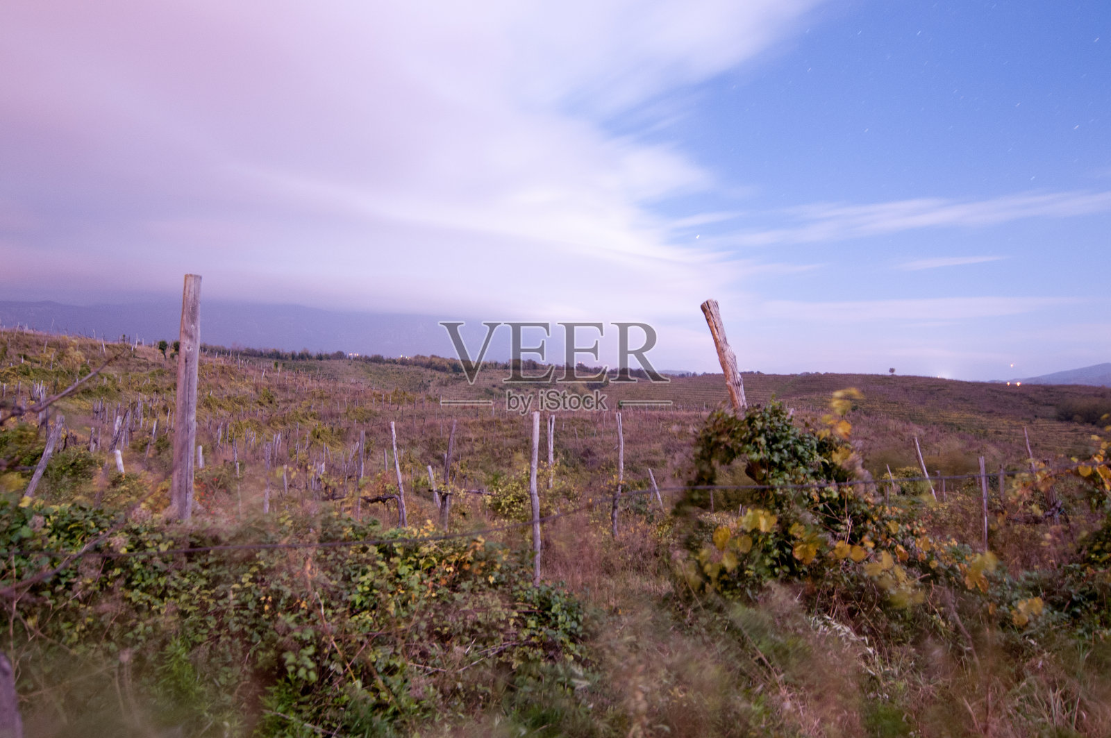 美丽的景色在山上的晚上照片摄影图片