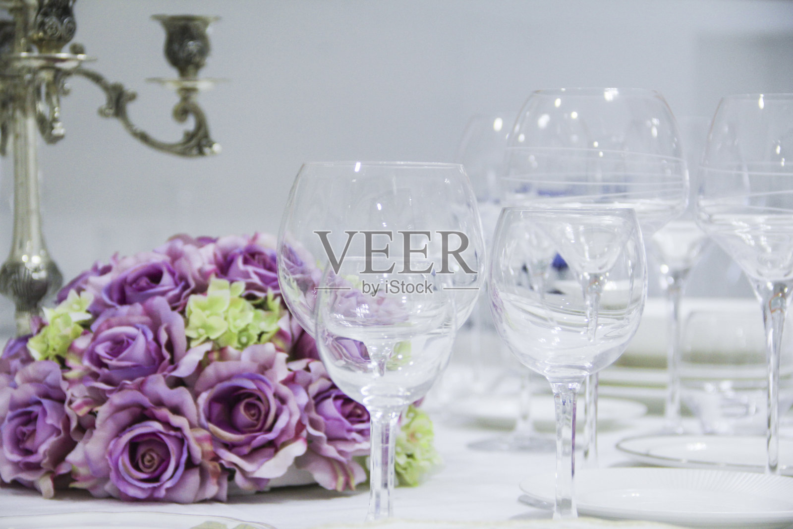 细部一套的餐桌，风格古典典雅照片摄影图片