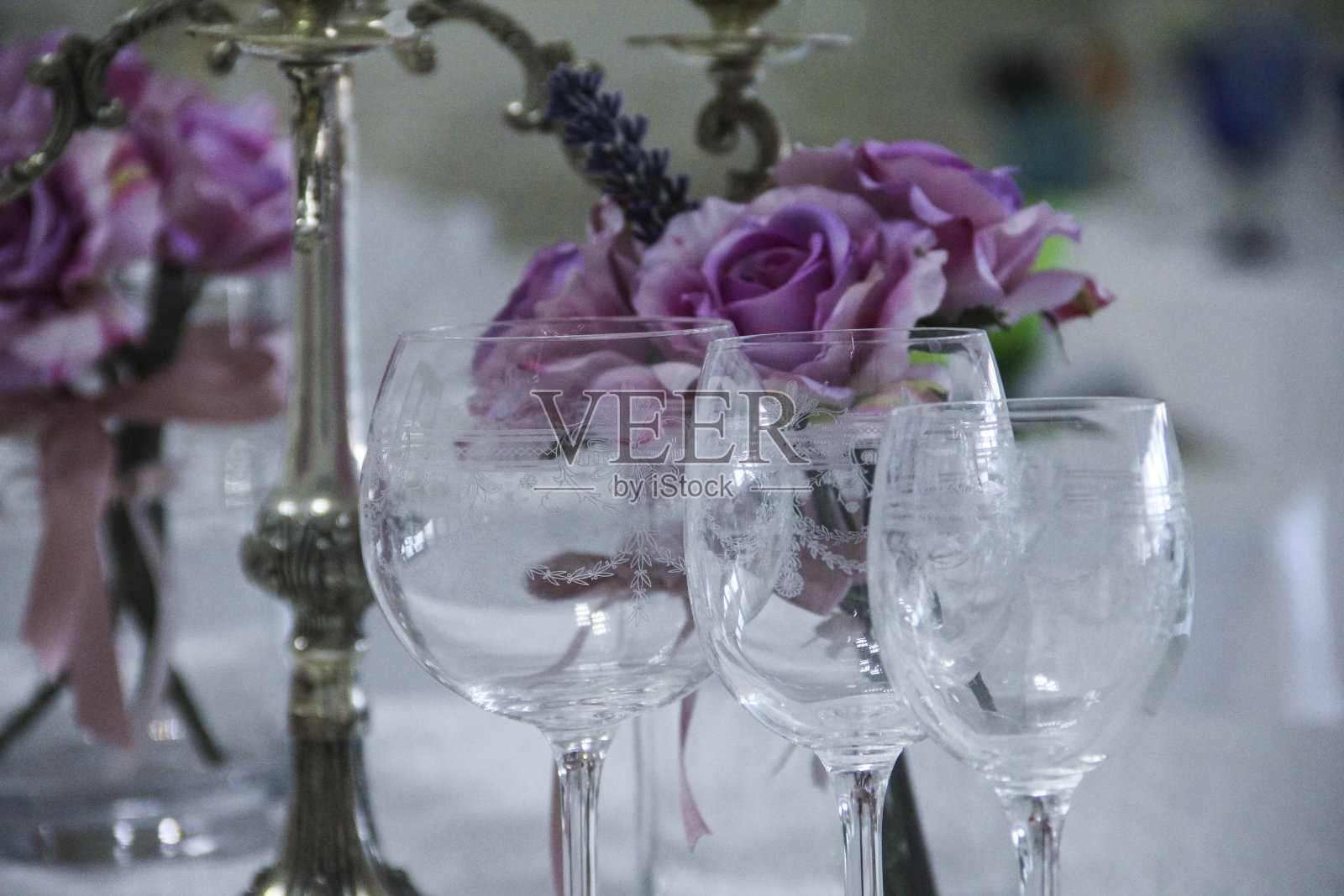 细部一套的餐桌，风格古典典雅照片摄影图片