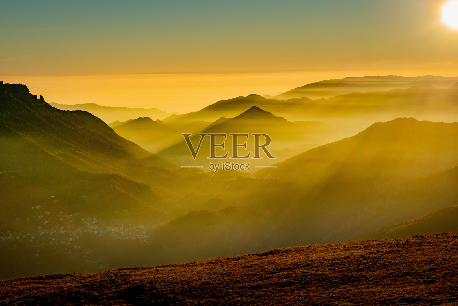 与雾山照片摄影图片