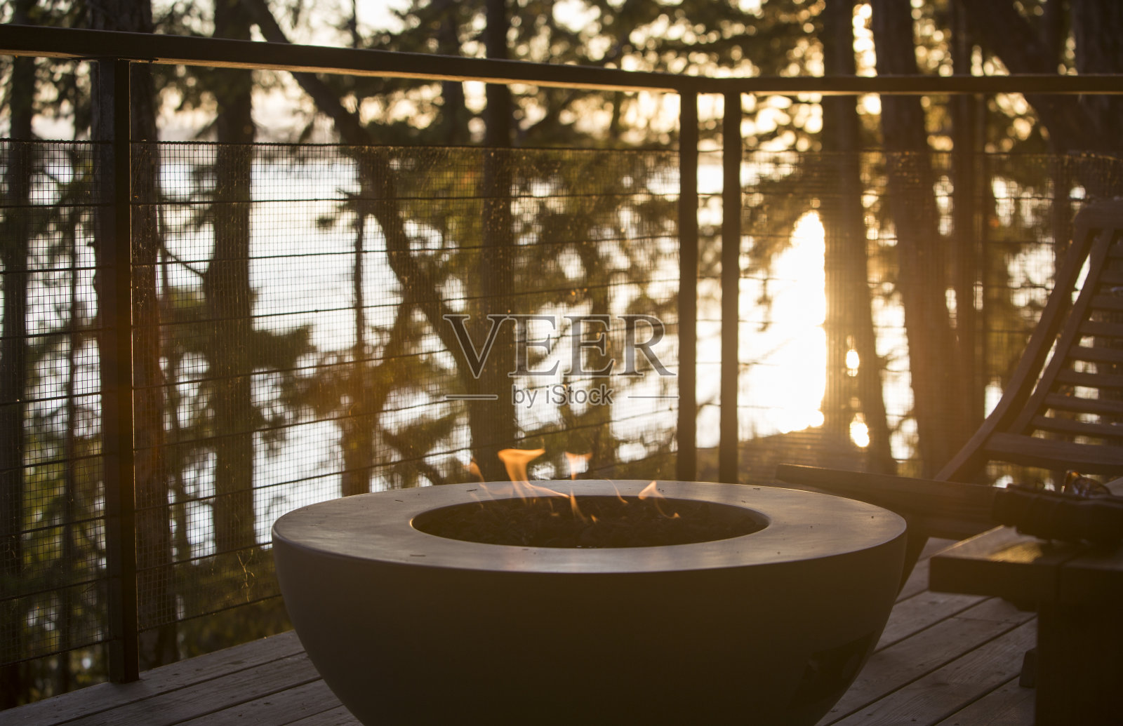 火在日落时分照片摄影图片