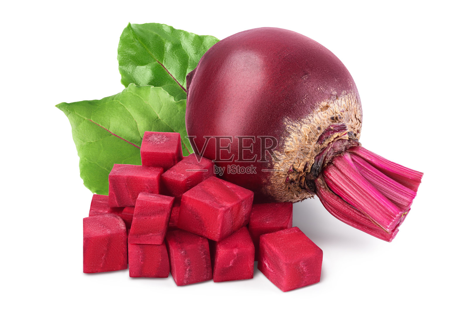 甜菜根与分割孤立在白色背景与剪辑路径和全景深的领域照片摄影图片