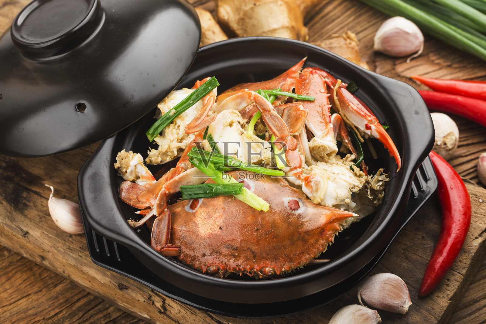 一盘新鲜的红点游蟹照片摄影图片