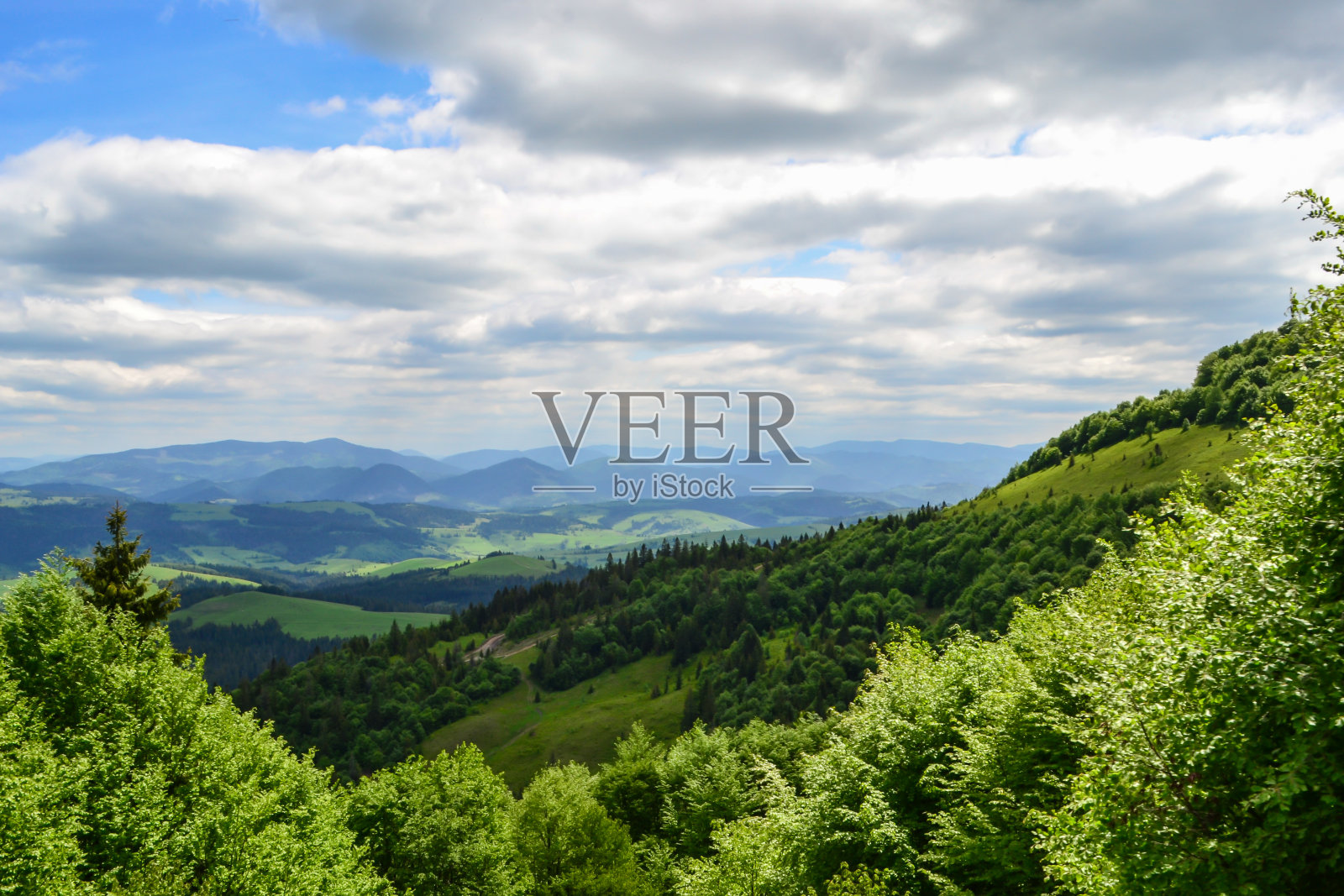 喀尔巴阡山脉的景色照片摄影图片