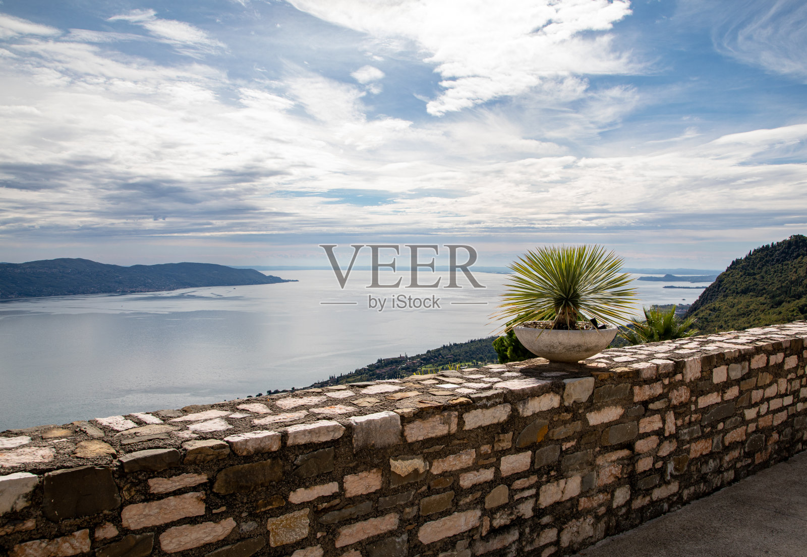 意大利加尔达湖加尔尼亚诺照片摄影图片