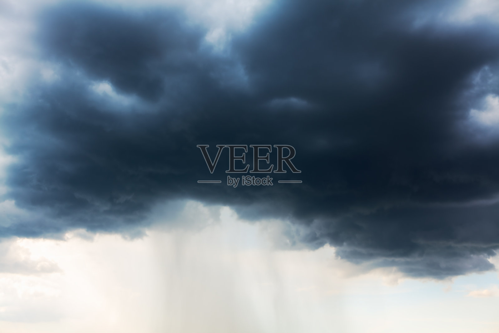 乌云和暴雨照片摄影图片